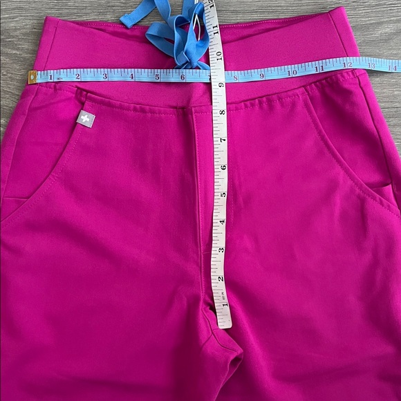 FIGS High Waisted Zamora Jogger Scrub Pants XXS PETITE Raspberry Sorbet Magenta - Picture 9 of 10